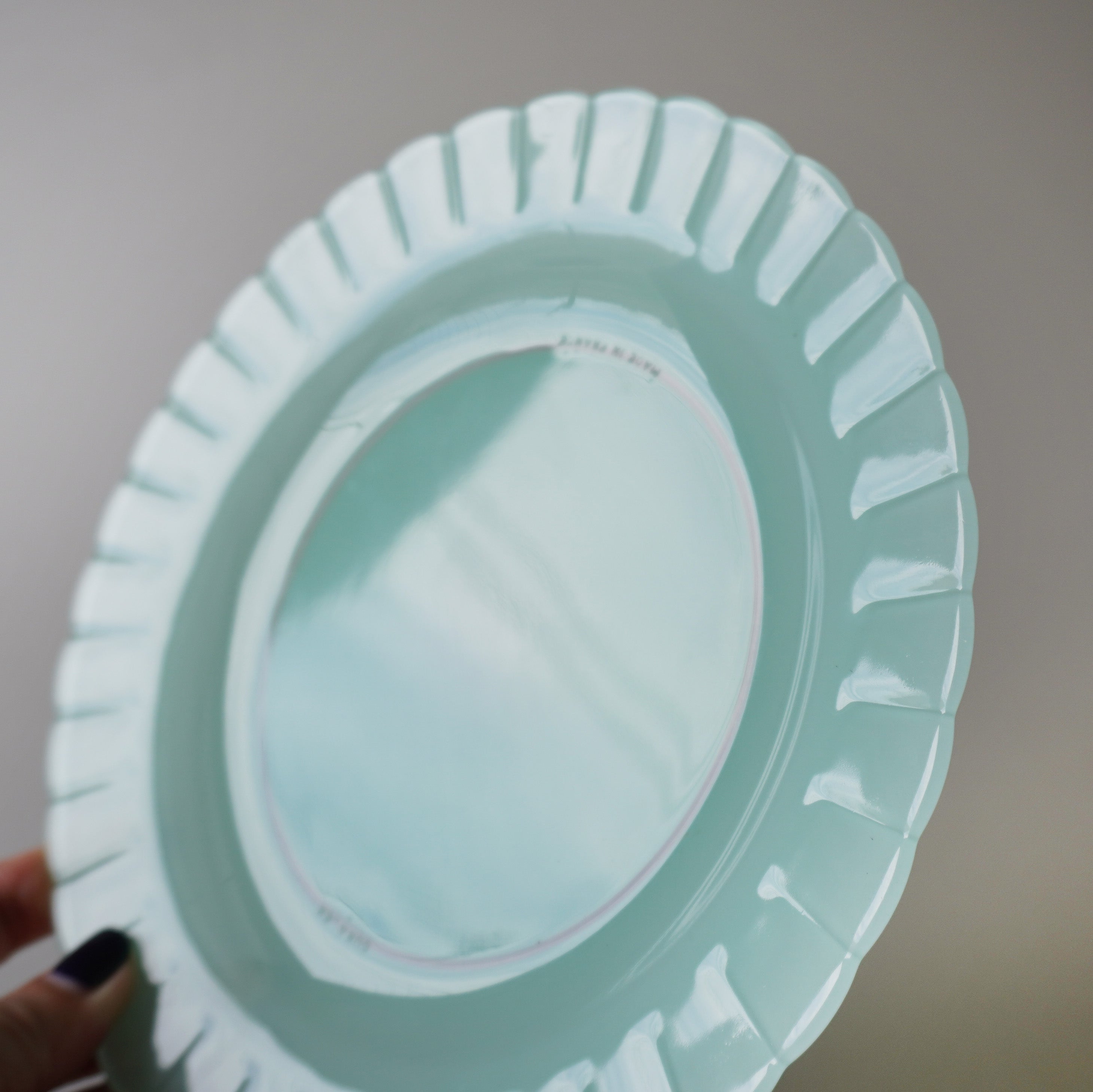 PLATE - GLASS PLATE / MILK GREEN