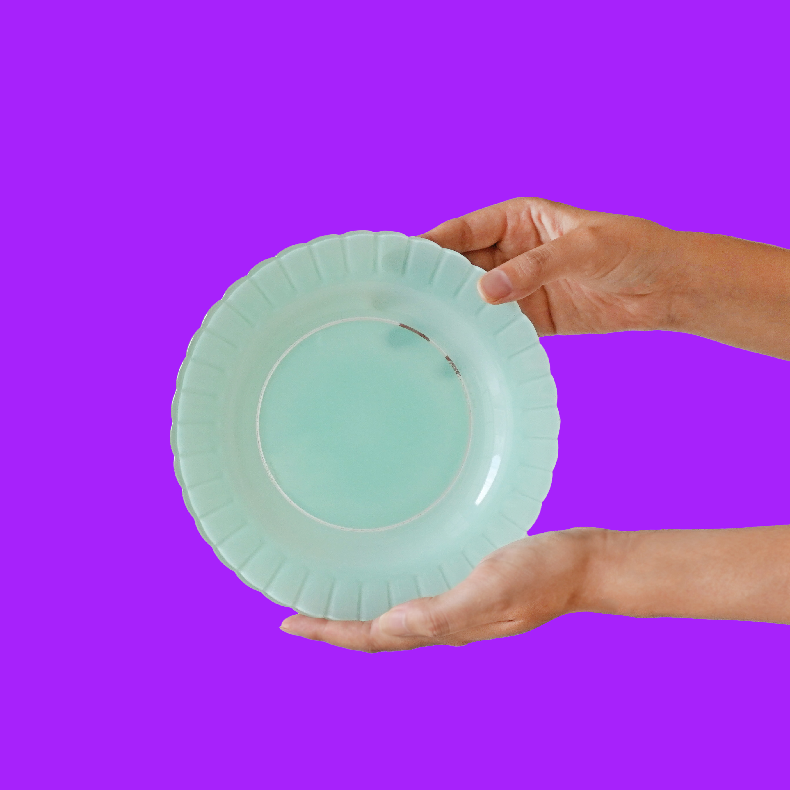 PLATE - GLASS PLATE / MILK GREEN