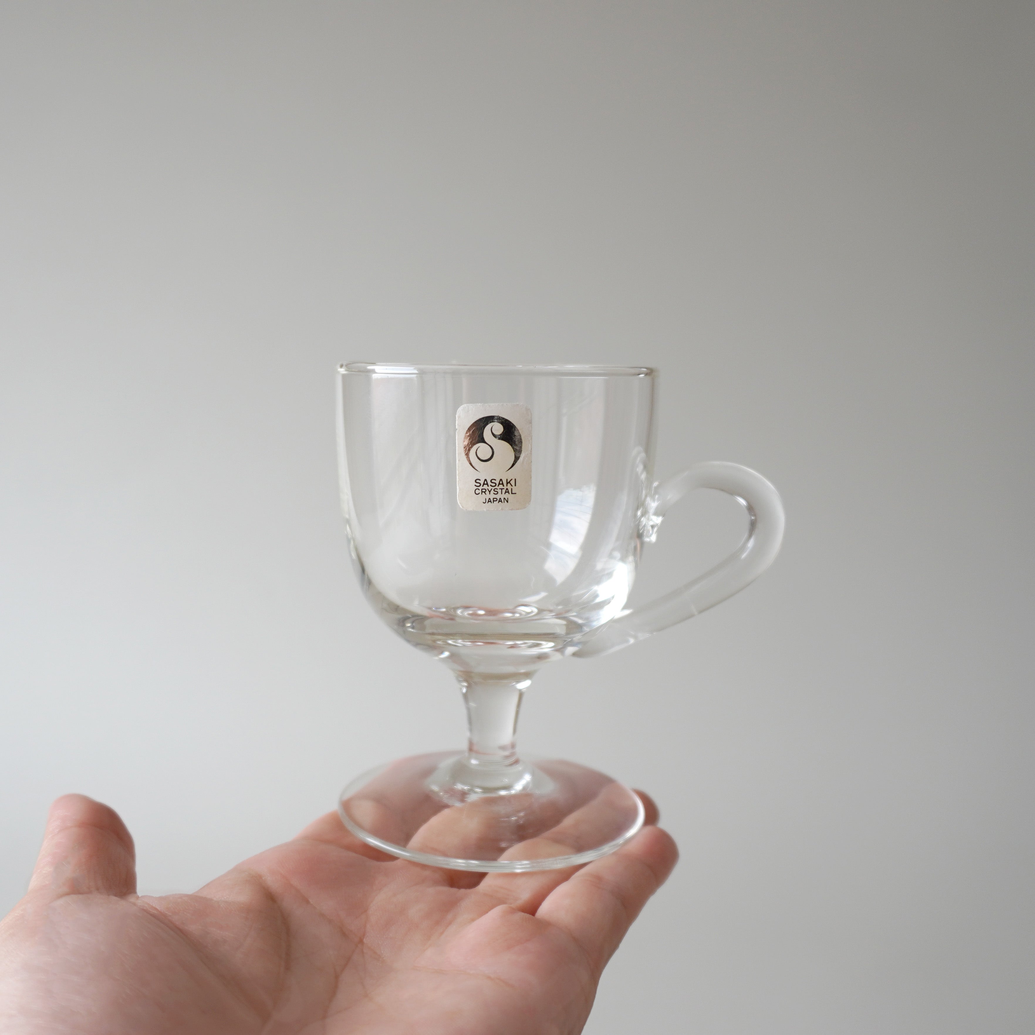 GLASS - TEA CUP LIKE WINE GLASS