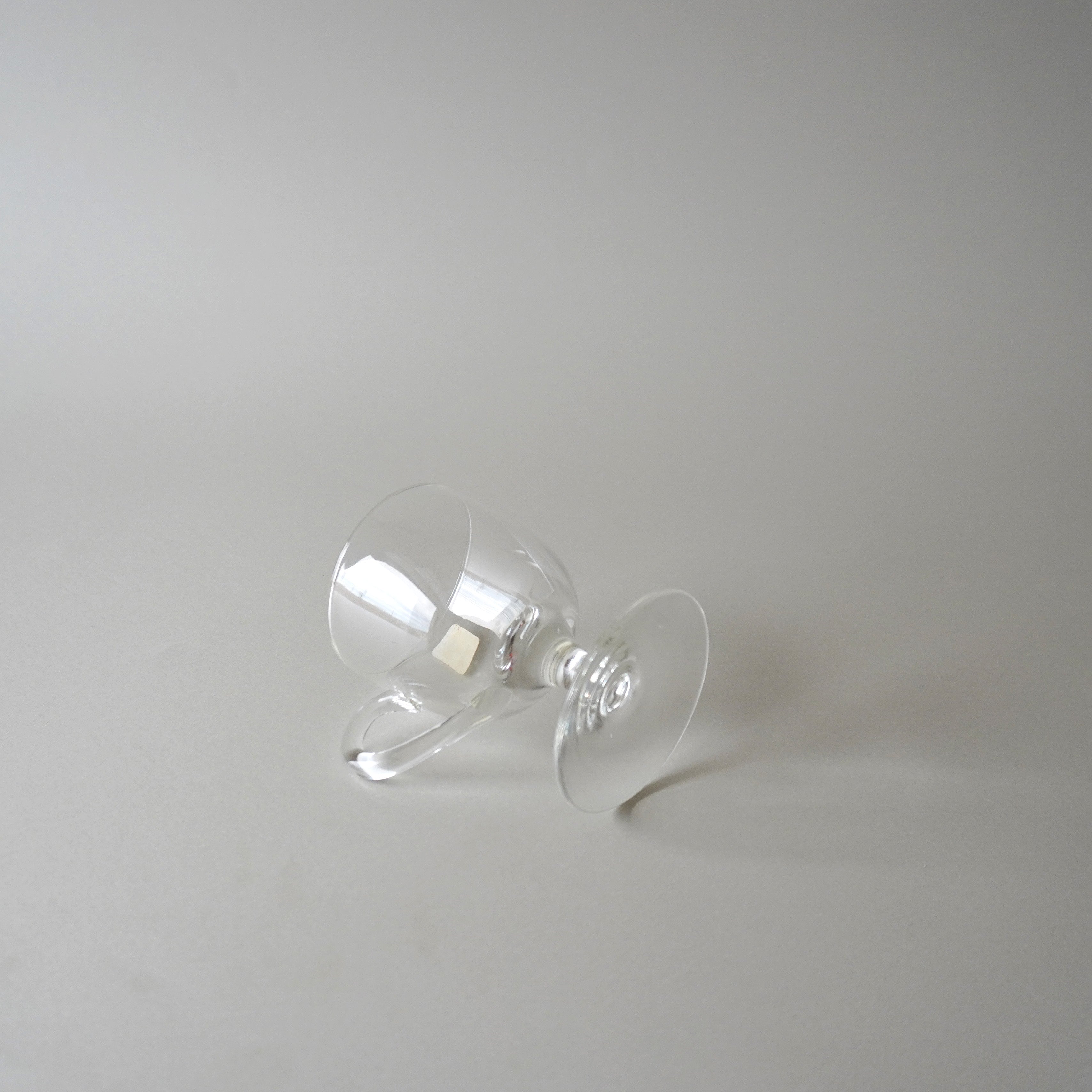 GLASS - TEA CUP LIKE WINE GLASS