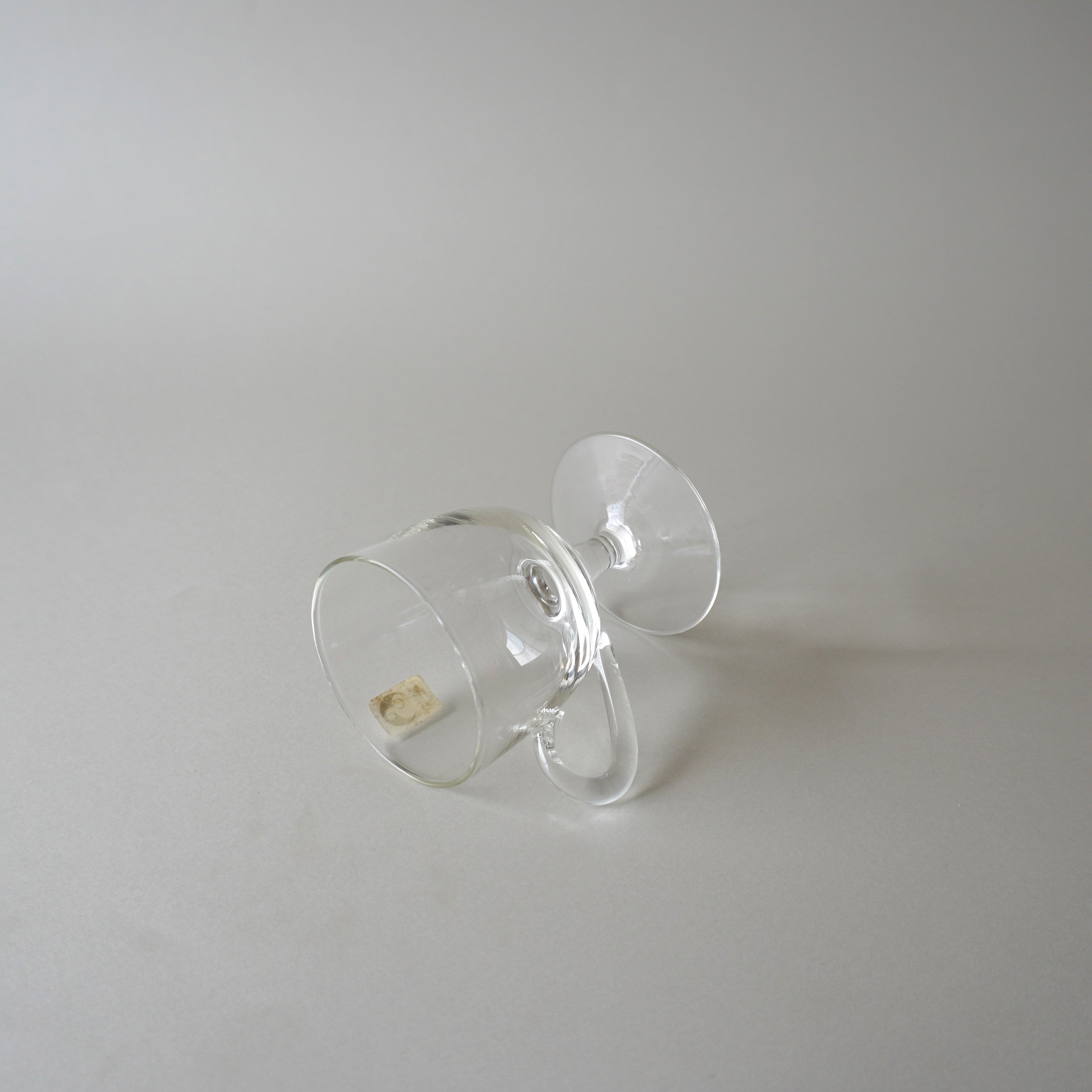 GLASS - TEA CUP LIKE WINE GLASS