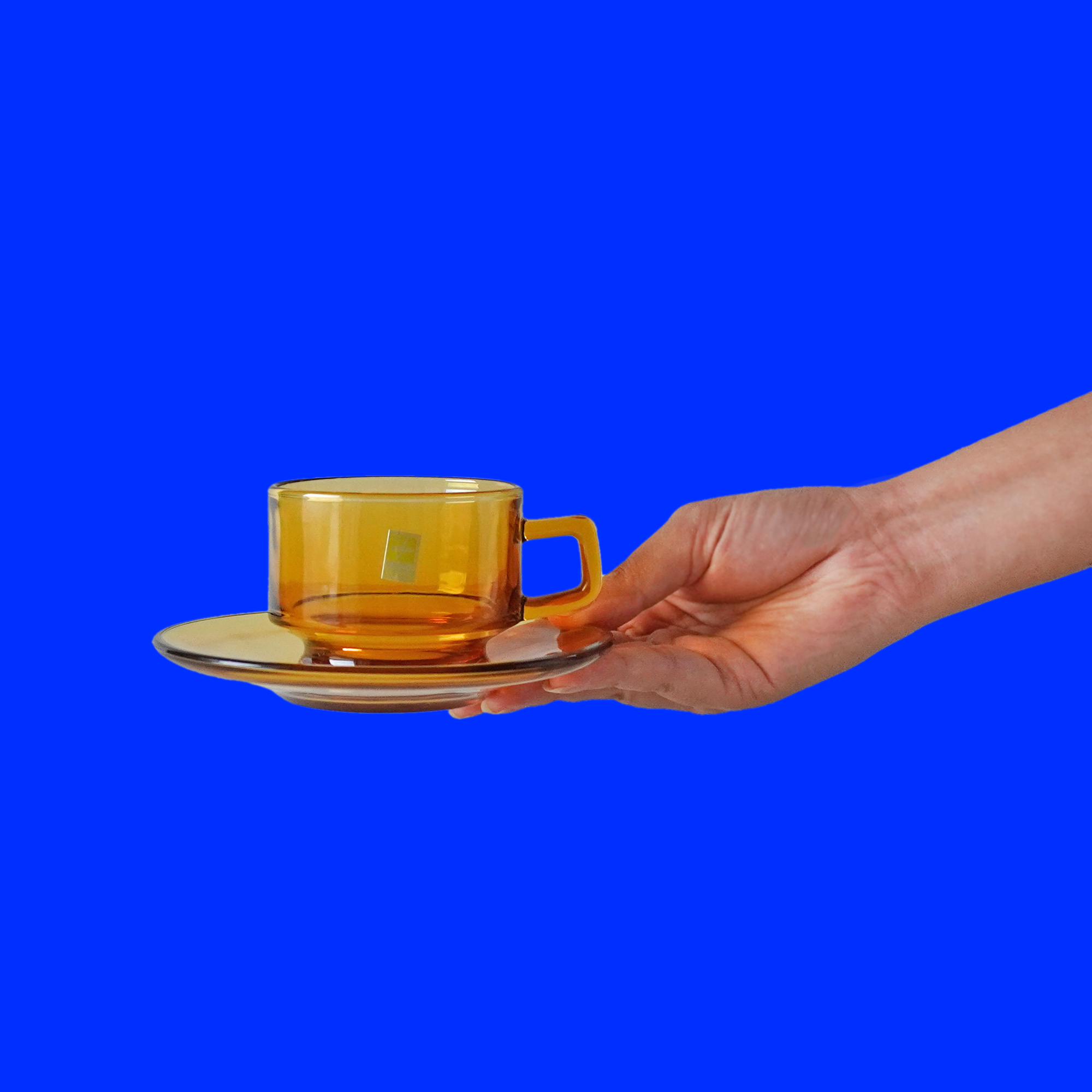 CUP&SAUCER - GLASS CUP & SAUCER / AMBER