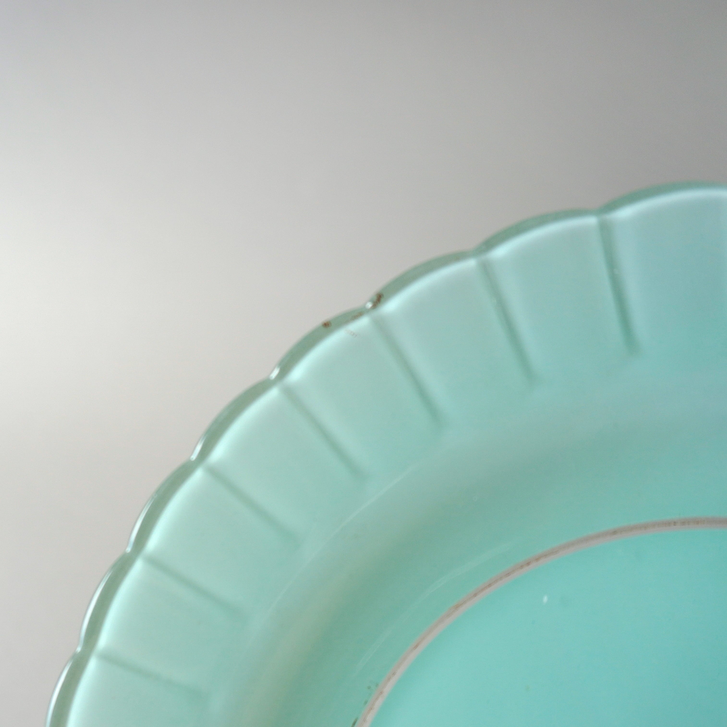PLATE - GLASS PLATE / MILK GREEN