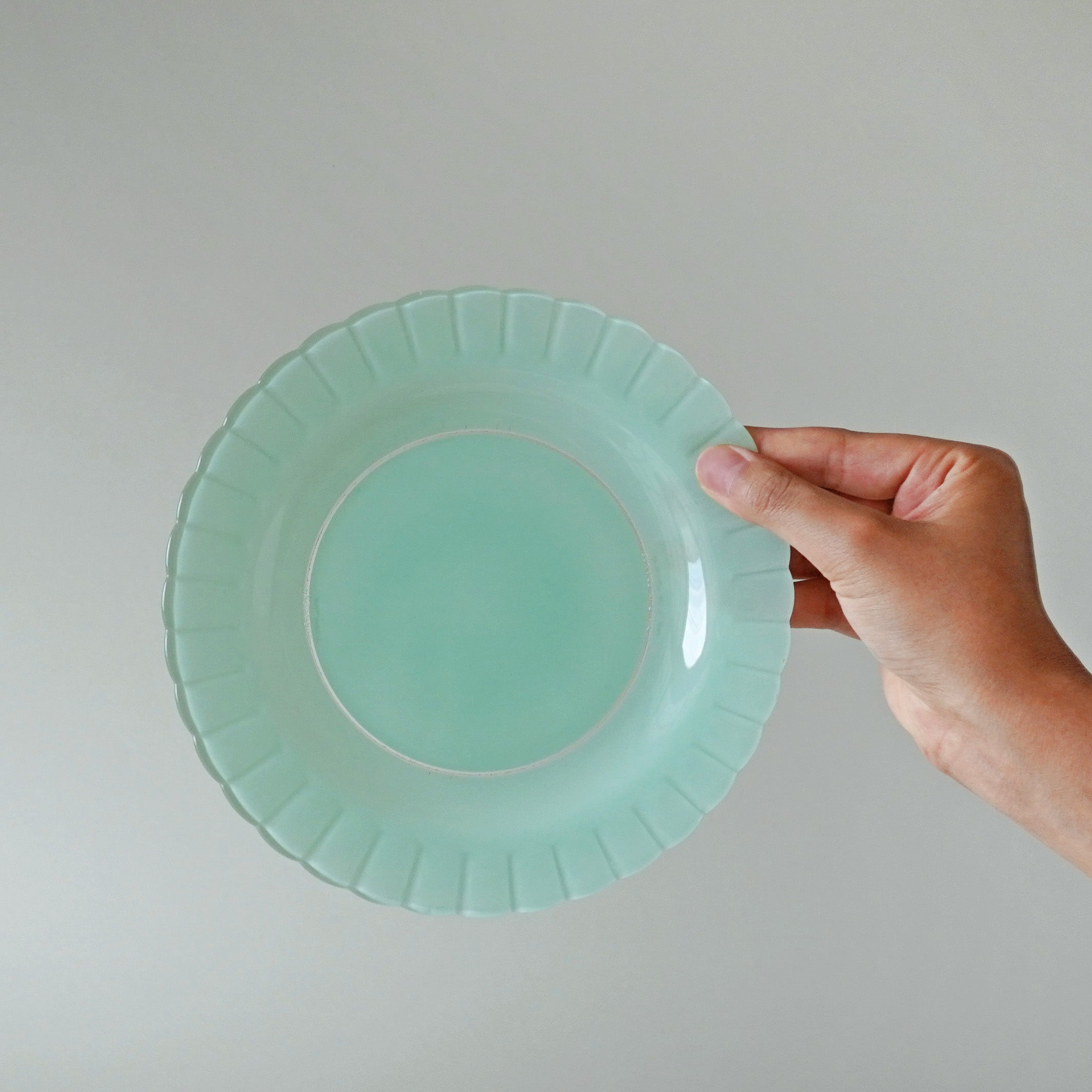PLATE - GLASS PLATE / MILK GREEN