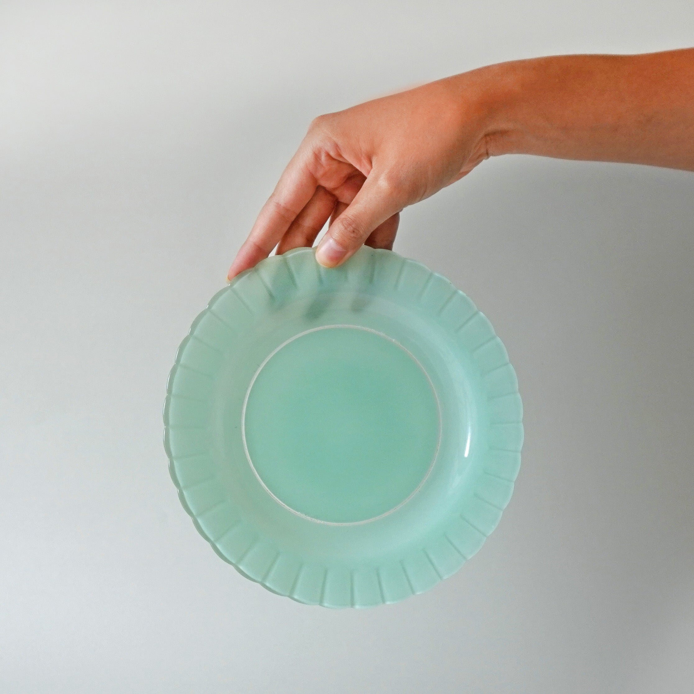 PLATE - GLASS PLATE / MILK GREEN