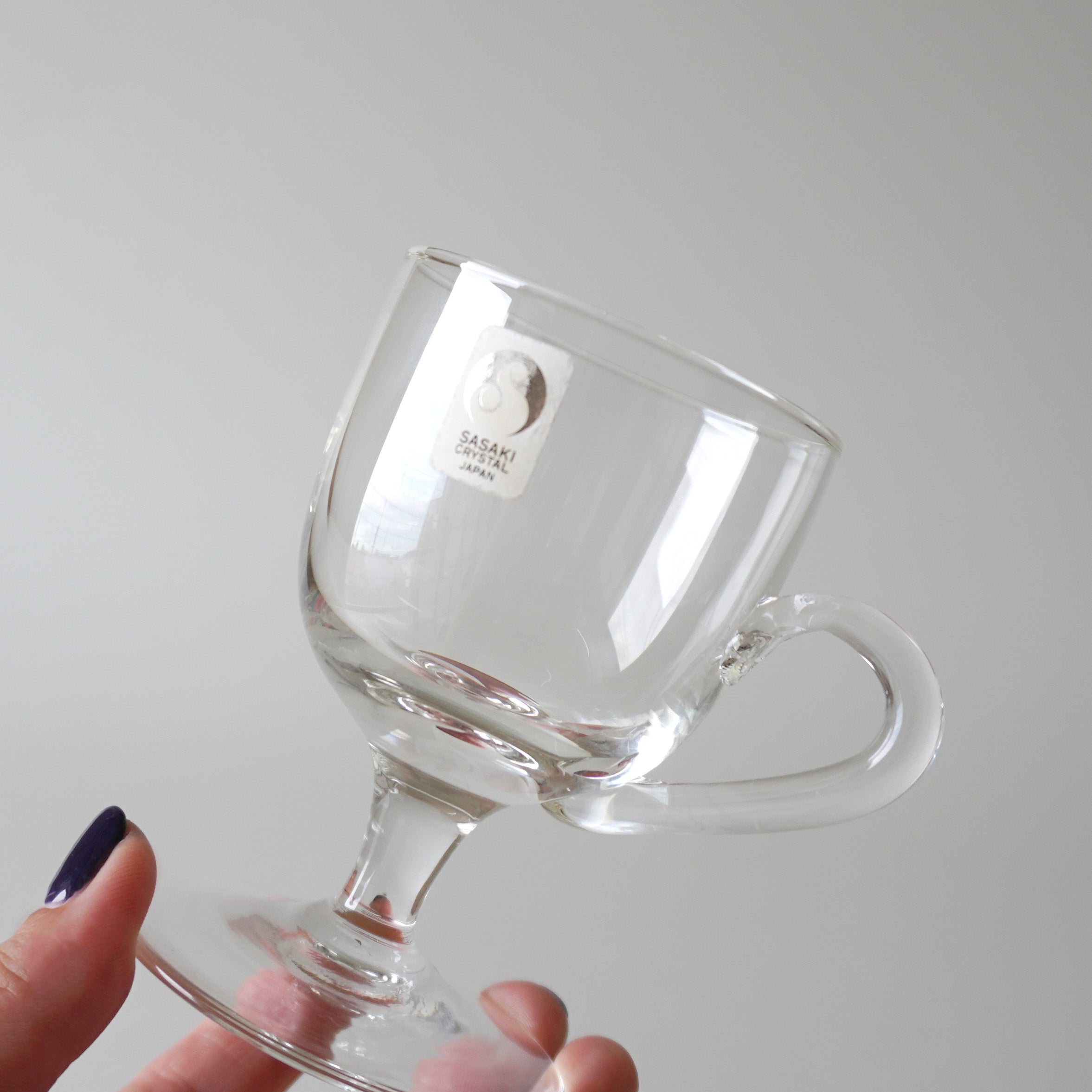 GLASS - TEA CUP LIKE WINE GLASS