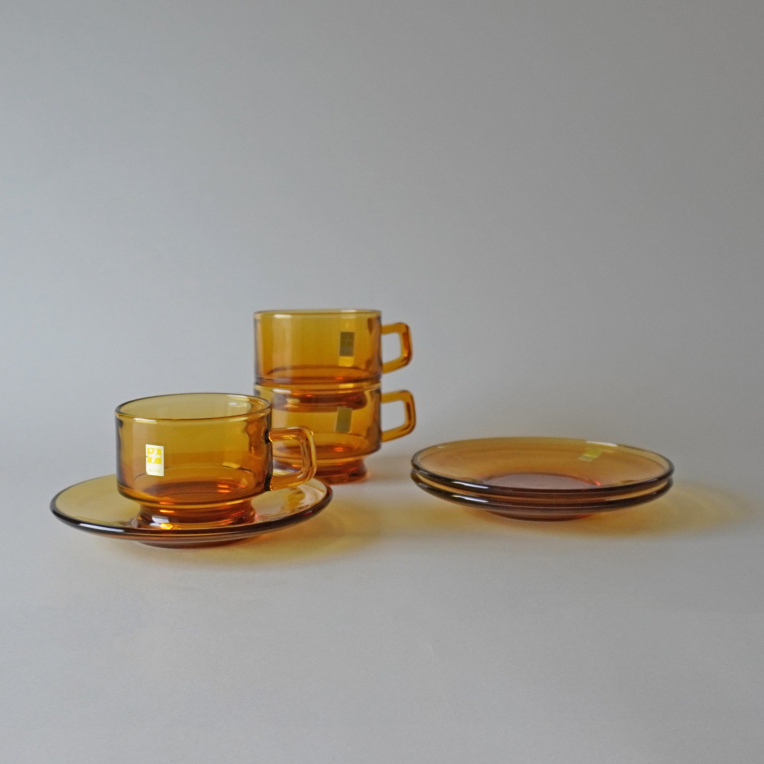 CUP&SAUCER - GLASS CUP & SAUCER / AMBER