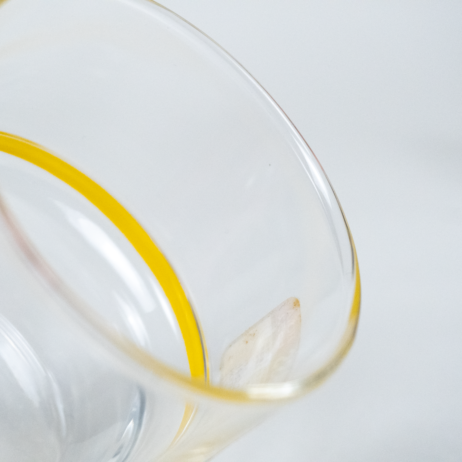 GLASS - YELLOW LINE SHORT GLASS