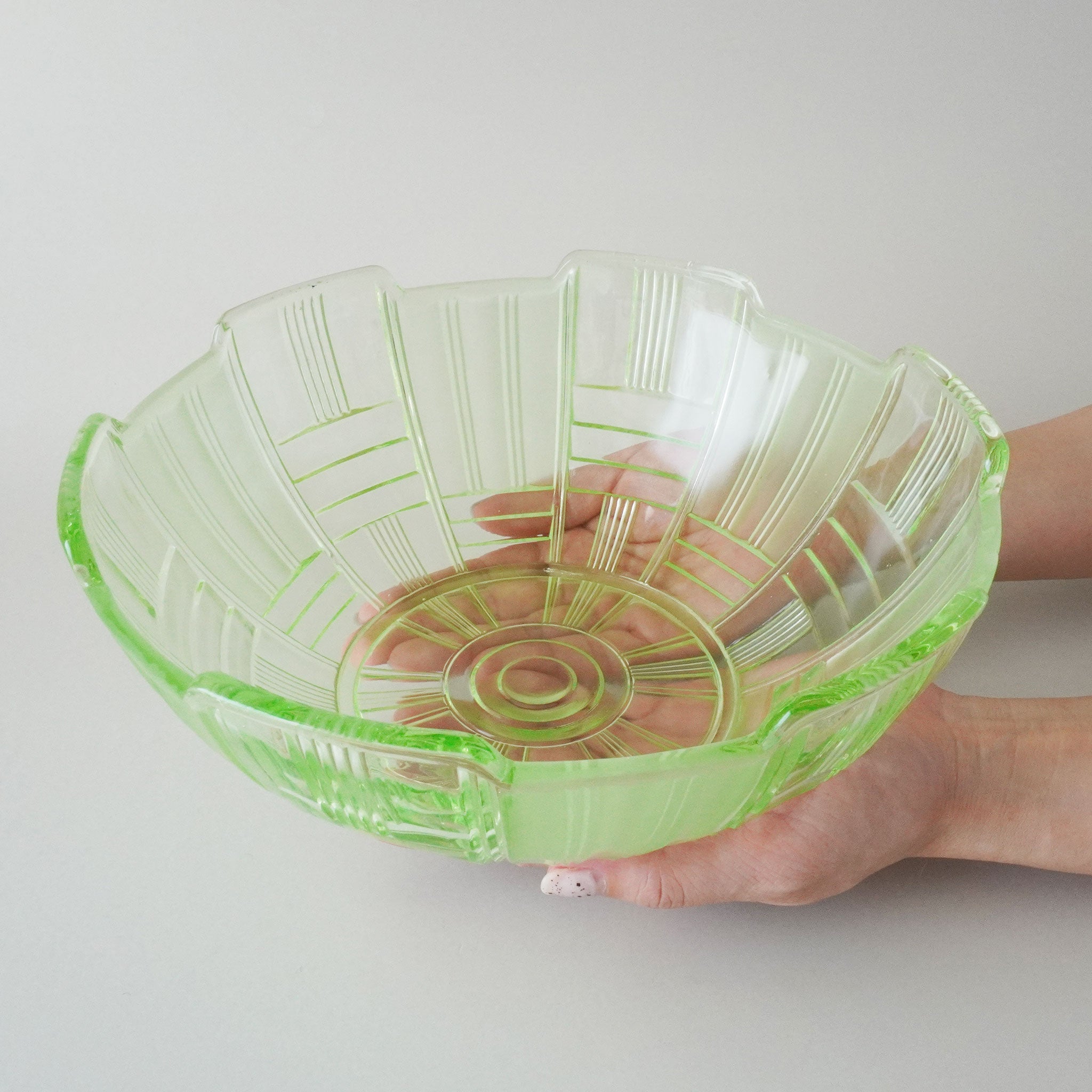 BOWL - URANIUM GLASS / BASKET