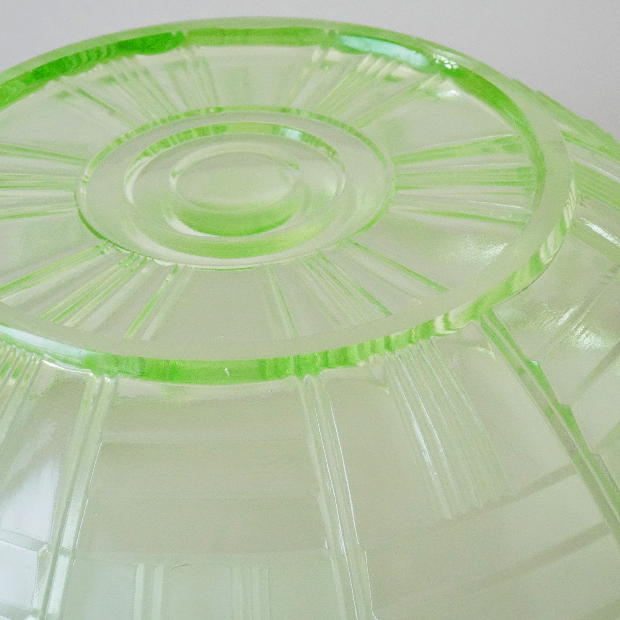 BOWL - URANIUM GLASS / BASKET