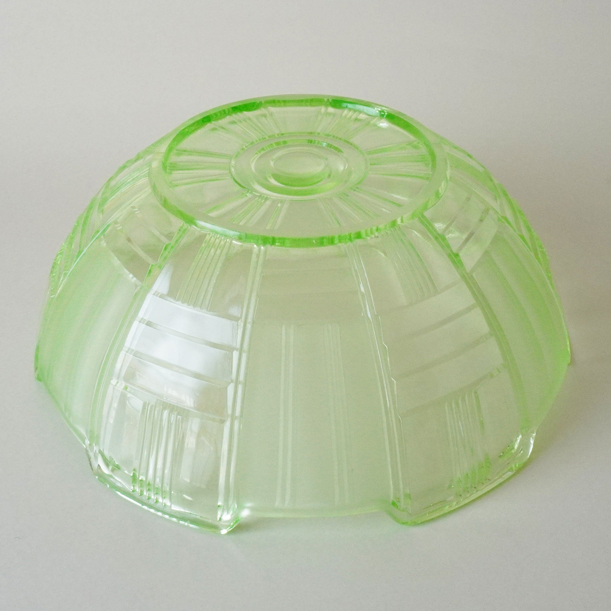 BOWL - URANIUM GLASS / BASKET